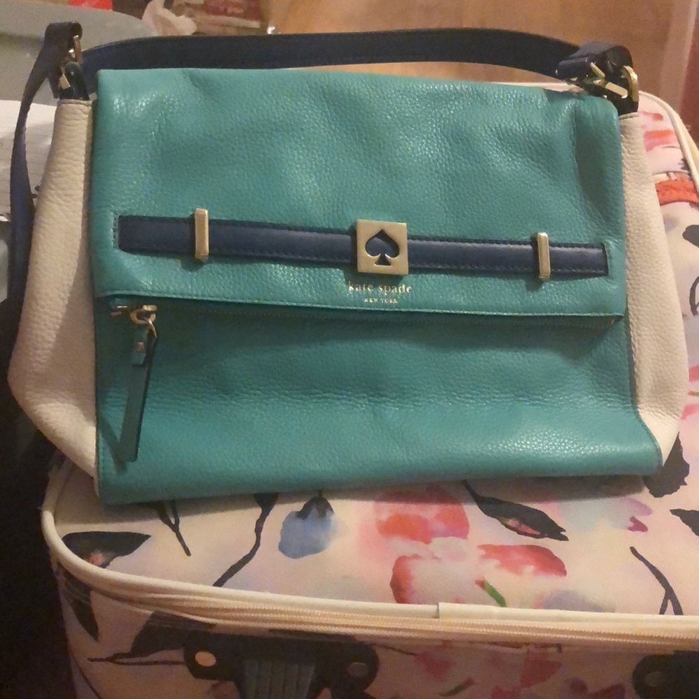 Color block crossbody 💙 - Picture 2 of 5